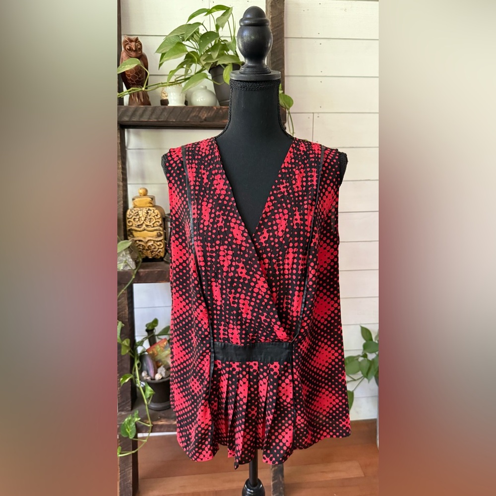 Worthington 1920’s Black and Red Fitted Pleated Blouse with Zipper Down the Back